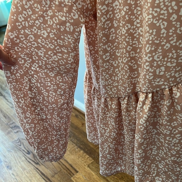 UEC FLOWY BLOUSE - PALE PINK WITH WHITE PATTERN - SIZE MEDIUM - Picture 4 of 7